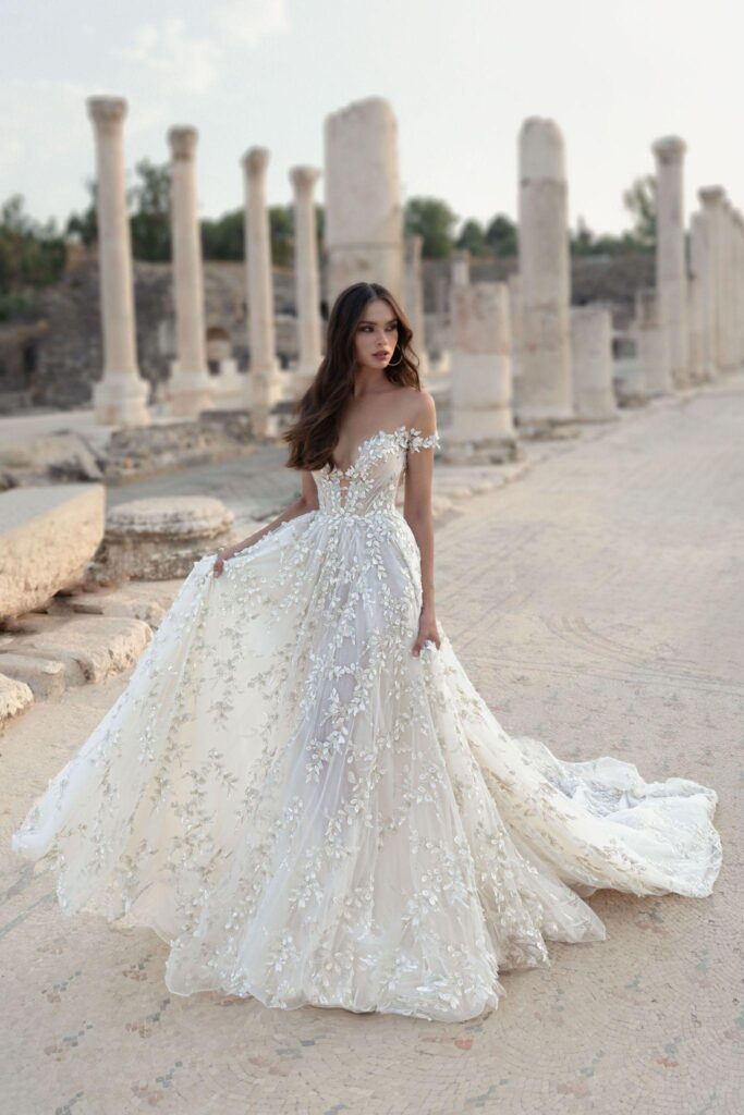 Julie Vino Trunk Show wedding dress
